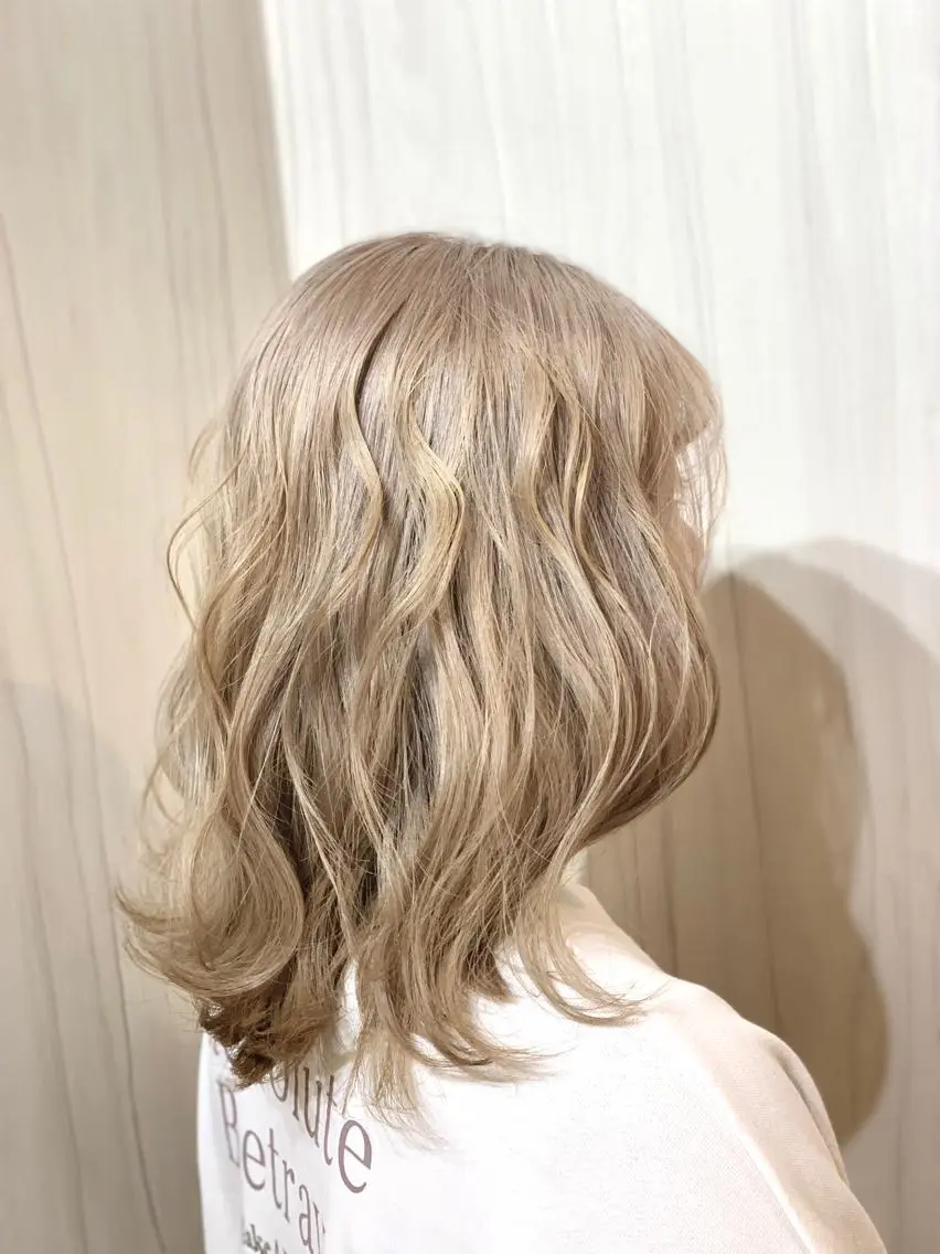 セミロング カラー ヘアアレンジ ✨錦糸町ブリーチ/ ホワイトカラー皇気✨のヘアスタイル
