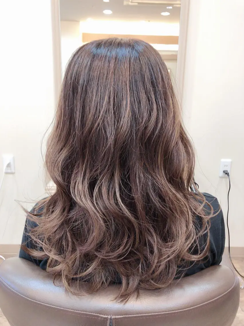 セミロング カラー ハイライトカラー ハイライト ヘアカラー 尚平 40代からの 髪質改善専門のその他イメージ