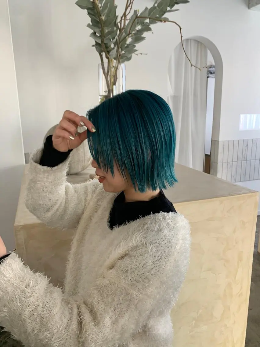 ショート カラー ブリーチ ブルーカラー Terve. 水野 菜々香のヘアスタイル