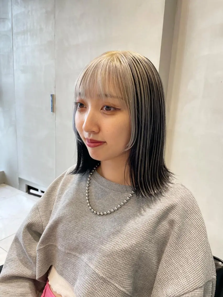 ミディアム カラー ヘアアレンジ ブリーチ 抜きっぱなしブロンド 艶髪/レイヤーカット 🐣misakiのヘアスタイル