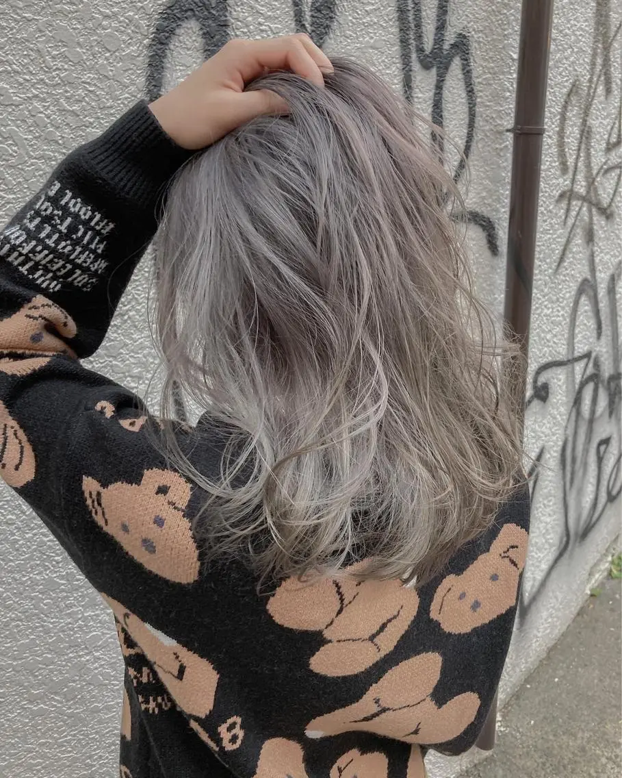 カラー Misirlou Hairのヘアスタイル