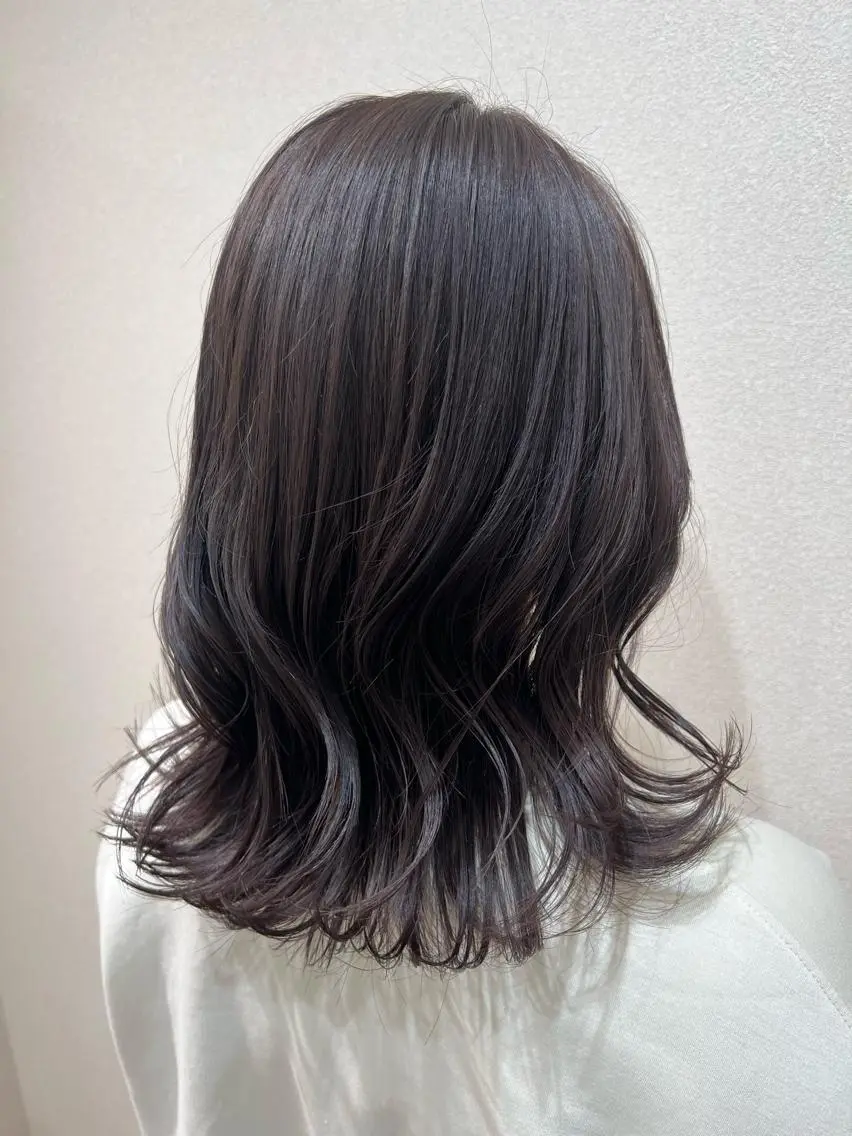 ミディアム カット ヘアカラー トリートメント ヘッドスパ mina .のヘアスタイル