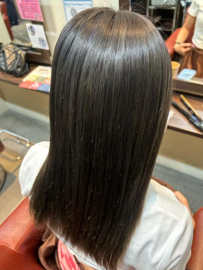 ミディアム 水谷 菜央のヘアスタイル
