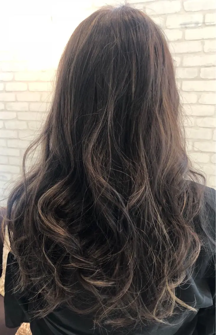 ミディアム カラー バレイヤージュ 外国人風カラー レイヤーカット カット ヘアカラー トリートメント 浅川 実行のヘアスタイル