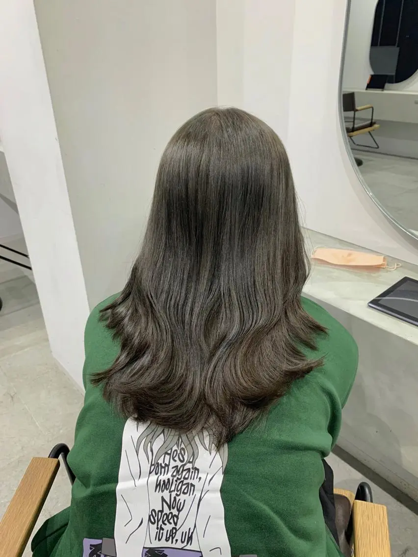 ロング カラー ベージュカラー オリーブベージュ カット ヘアカラー トリートメント little 小濱彰太のヘアスタイル