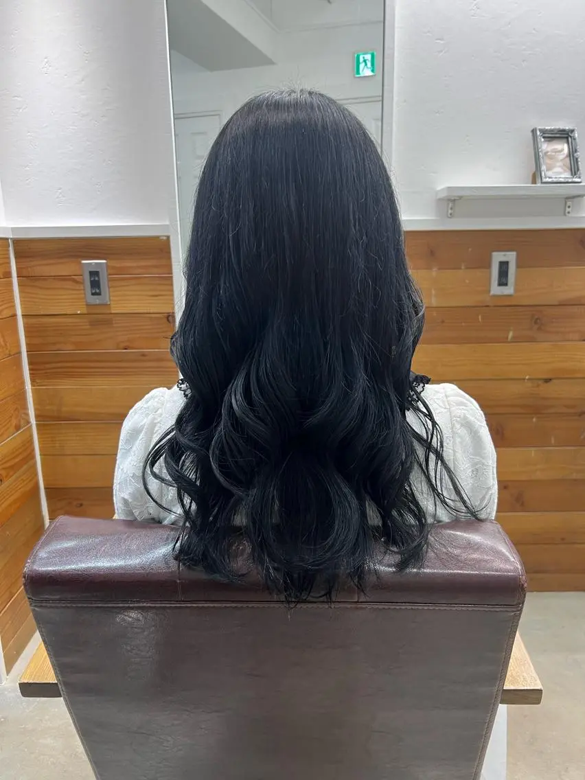 カラー 黒髪 ブルーカラー ブルーブラック MION✂️ 似合わせカットのヘアスタイル
