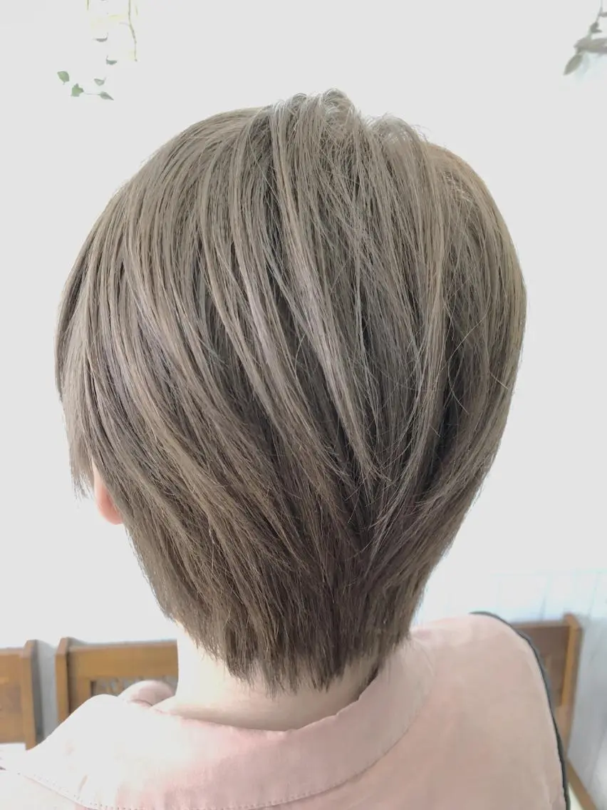 ショート カラー アッシュ 透明感カラー ミルクティーアッシュ Rise Heart 中村 裕介のヘアスタイル