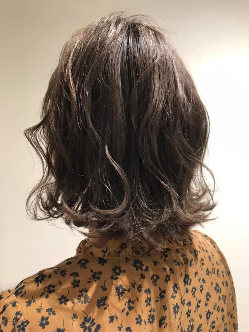 セミロング カラー 渡部凌我 小顔ウルフ ハイトーンカラーのヘアスタイル