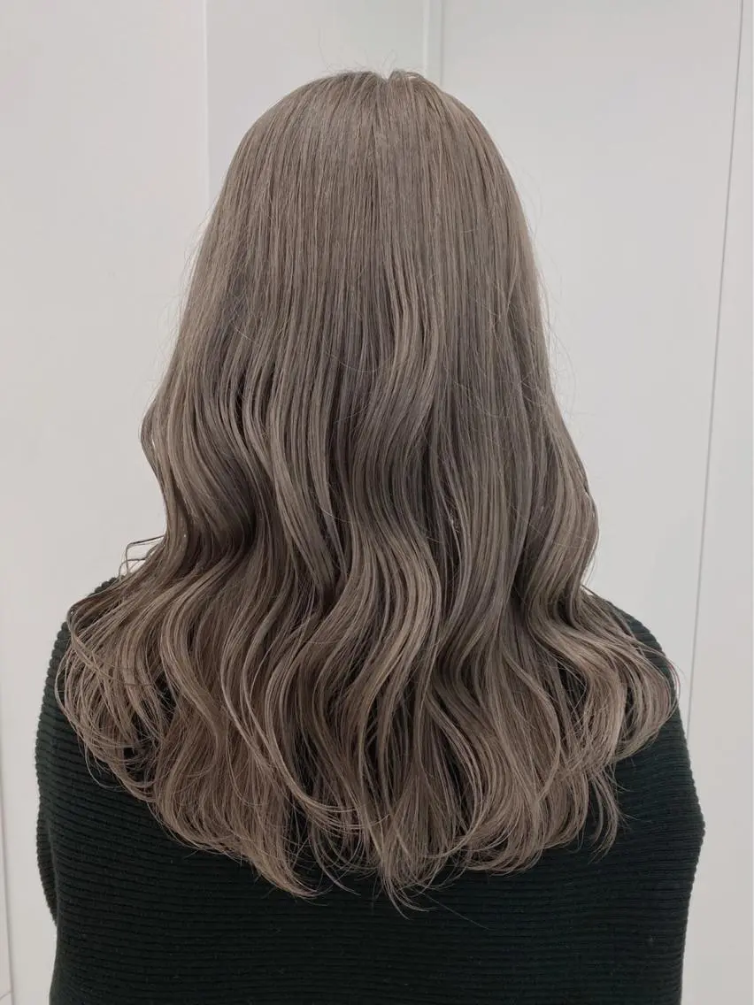 ミディアム カラー ヘアアレンジ ネイル マツエク・マツパ ベージュグレージュ 💕しゅーじ💕のヘアスタイル