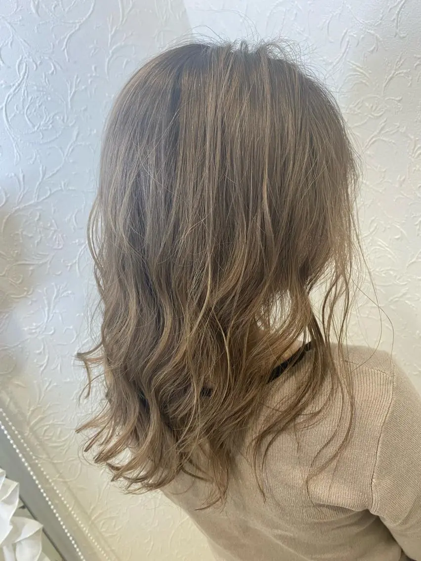 セミロング カット ヘアカラー トリートメント 【ブリーチ特化】 山崎 悠樹のヘアスタイル