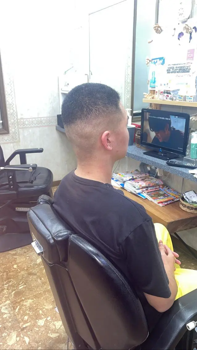 ショート メンズ 海老原 コウのヘアスタイル