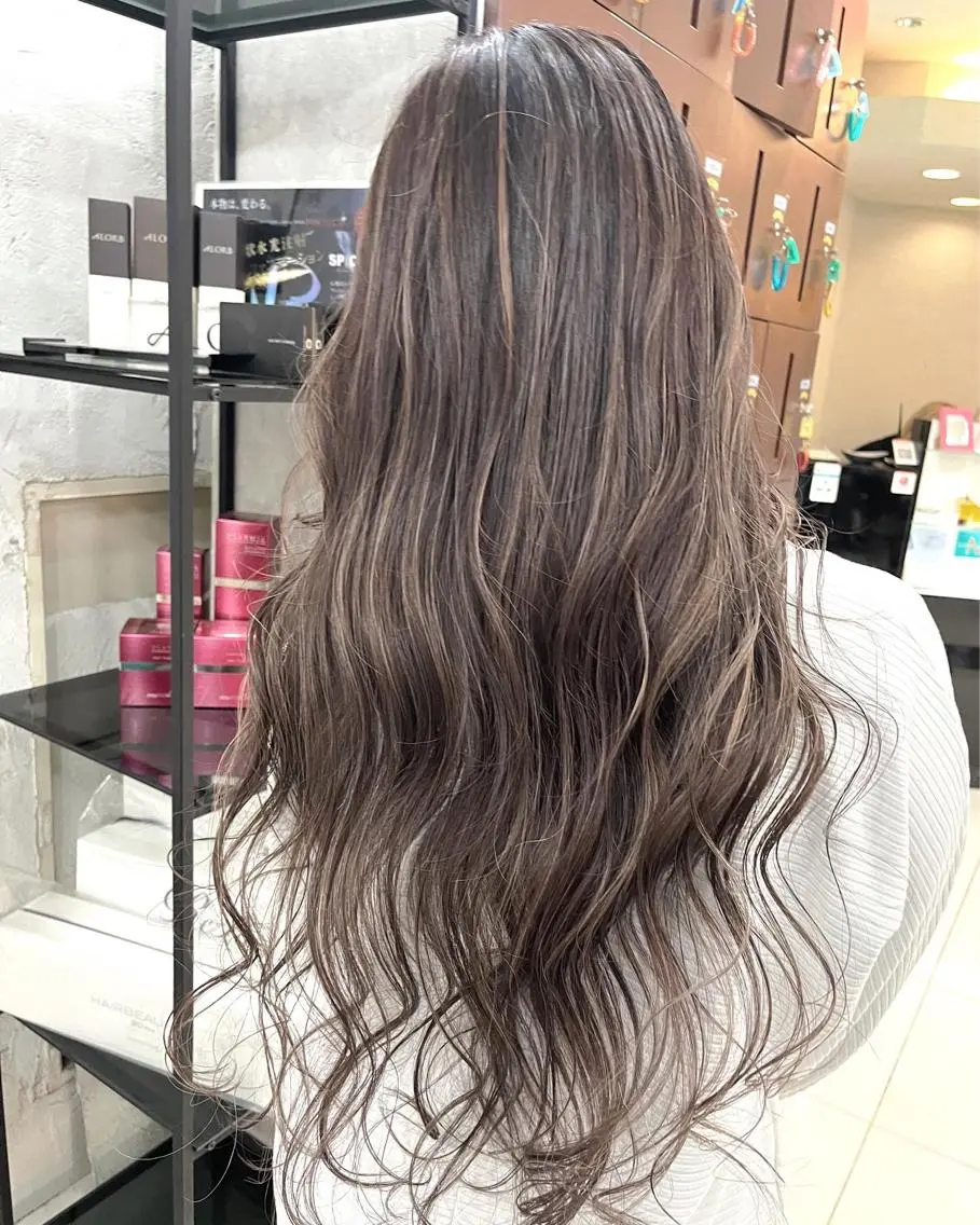 ロング ヘアカラー トリートメント ハイライトカラー& ダブルカラー 田口のヘアスタイル