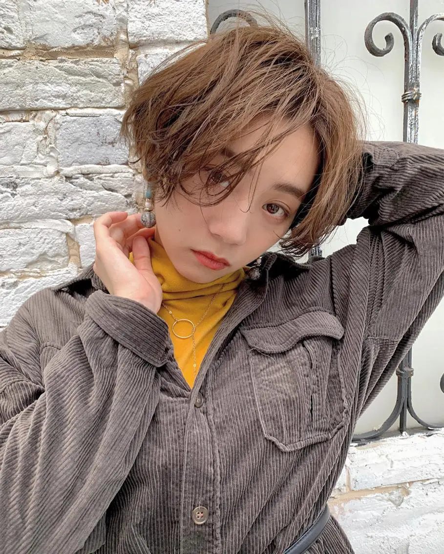ショート カラー レイヤー🇰🇷小顔 見せ顔周り💕トモミのヘアスタイル