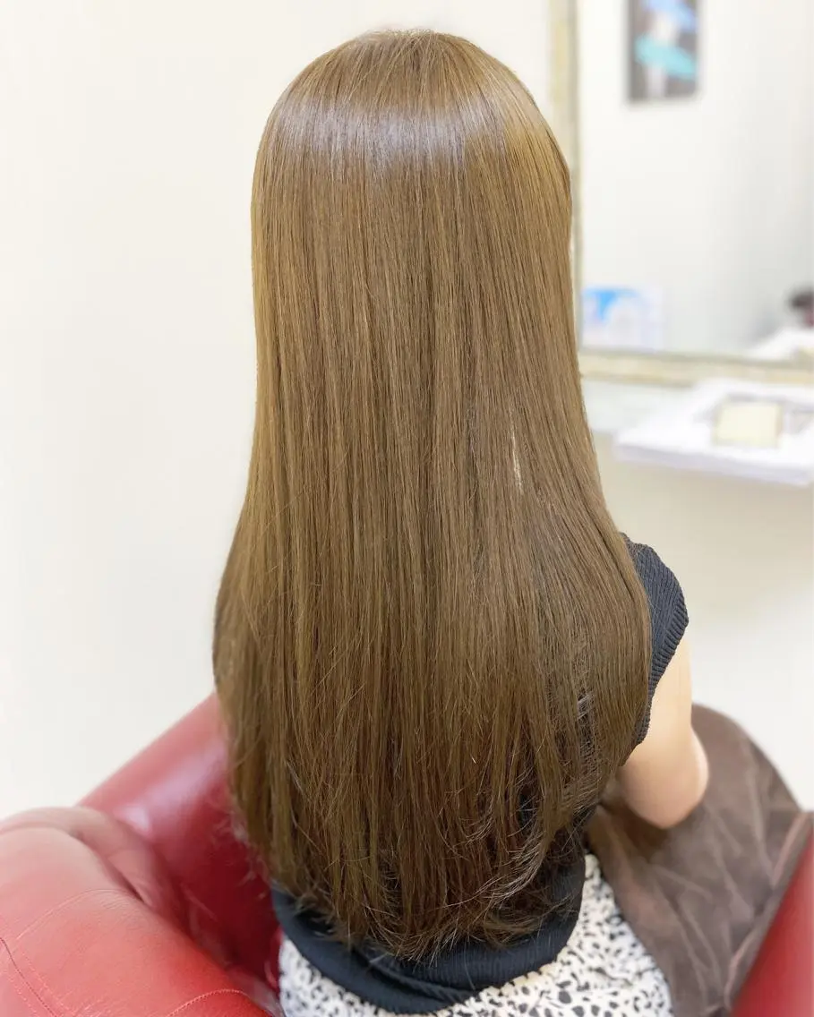 セミロング カラー アディクシーカラー ブリーチ トリートメント YURI ✨のヘアスタイル