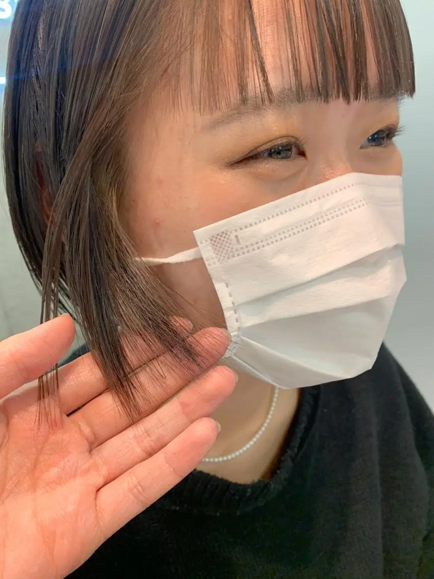 ショート カラー ヘアアレンジ ミストバング ブリーチ イヤリングカラー インナーカラー サナ🌱 切りっぱなしボブのヘアスタイル