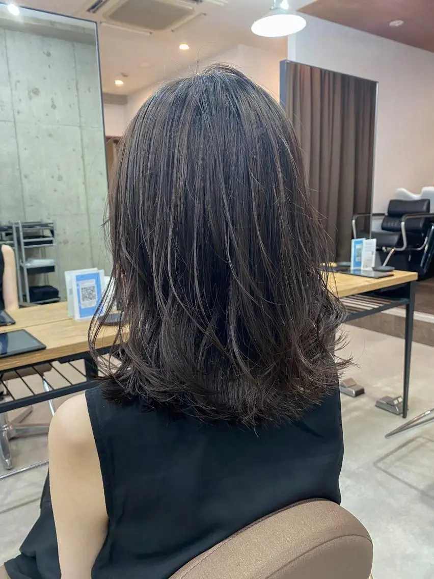 セミロング カラー ヘアアレンジ ブリーチ 透明感カラー グレージュ ブリーチなしカラー 美髪矯正 韓国レイヤーのヘアスタイル