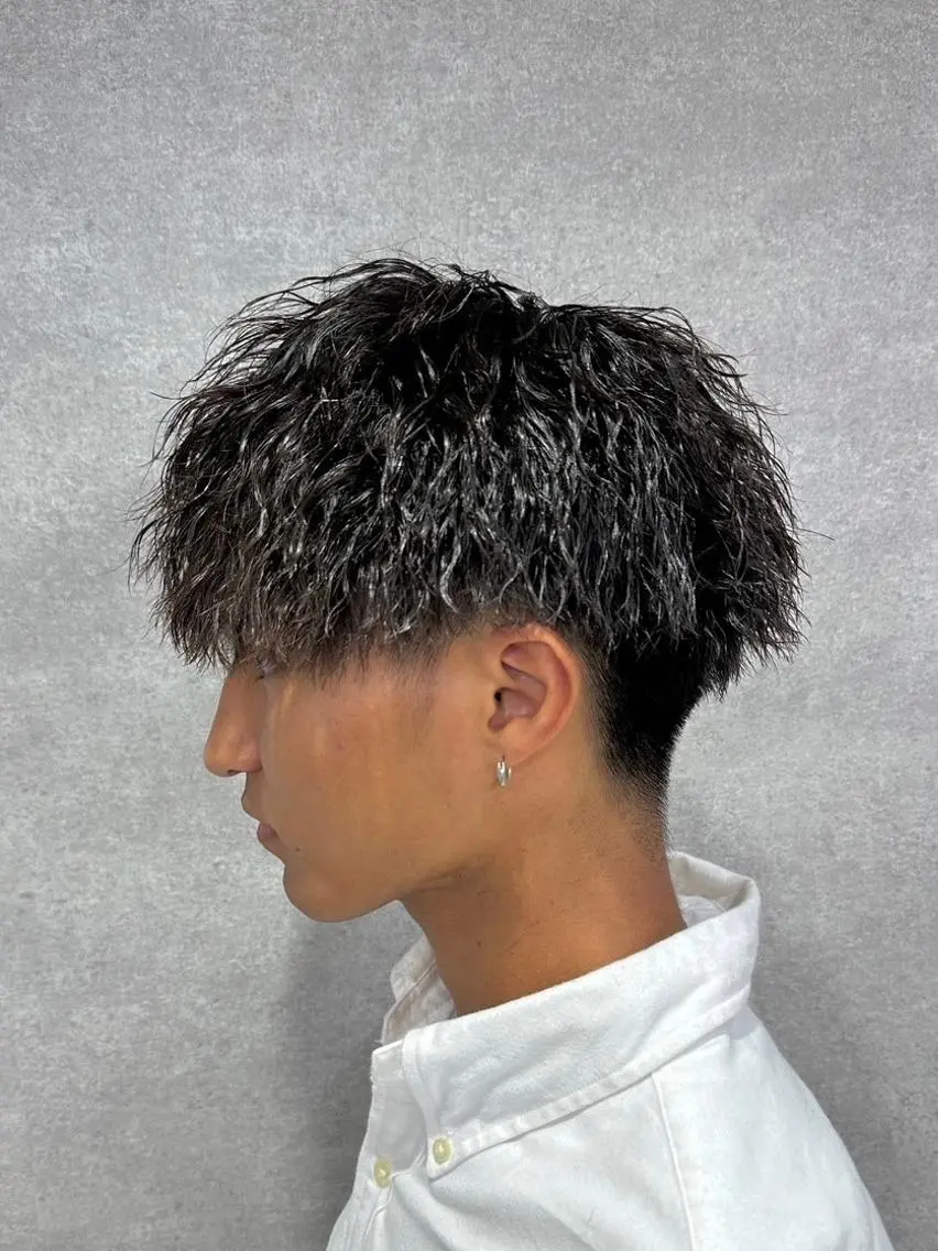 ショート パーマ メンズ メンズパーマ カット パーマ ヘッドスパ ヘアセット センターパート マスターかずまのヘアスタイル