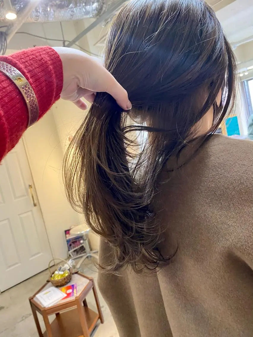 ロング カラー ベージュカラー ミルクティーベージュ レイヤーカット パーマ美容師 hanaのヘアスタイル