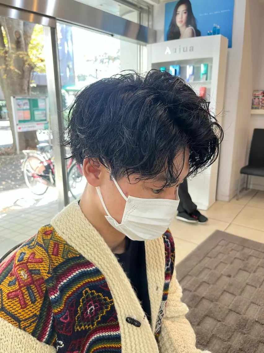 ショート パーマ メンズ メンズパーマ スパイラルパーマ カット パーマ 韓国メンズヘア/ 毛流れヘア　須田龍世のヘアスタイル