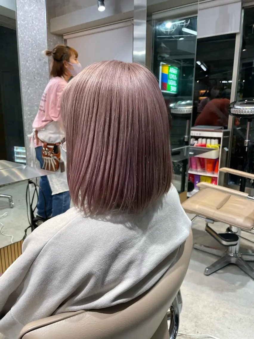 ミディアム カラー ネイル マツエク・マツパ アイブロウ 失敗しないハイトーン ✨ミルクティー/ミワのヘアスタイル