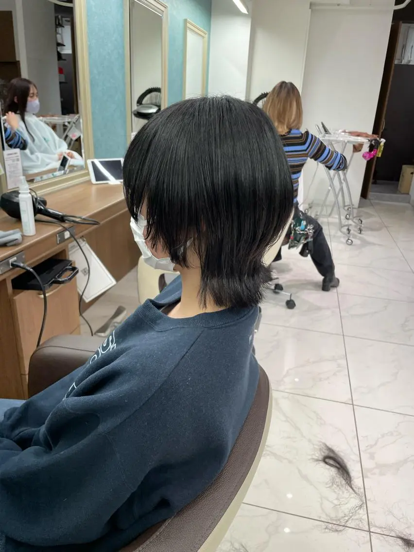 ショート カラー 渡部凌我 小顔ウルフ ハイトーンカラーのヘアスタイル