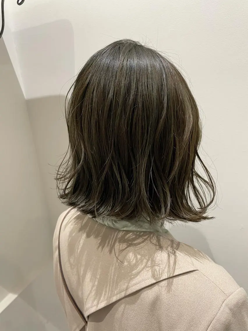 ミディアム カラー ハイライトカラー ハイライト カット ヘアカラー 佐々木 芽衣のヘアスタイル