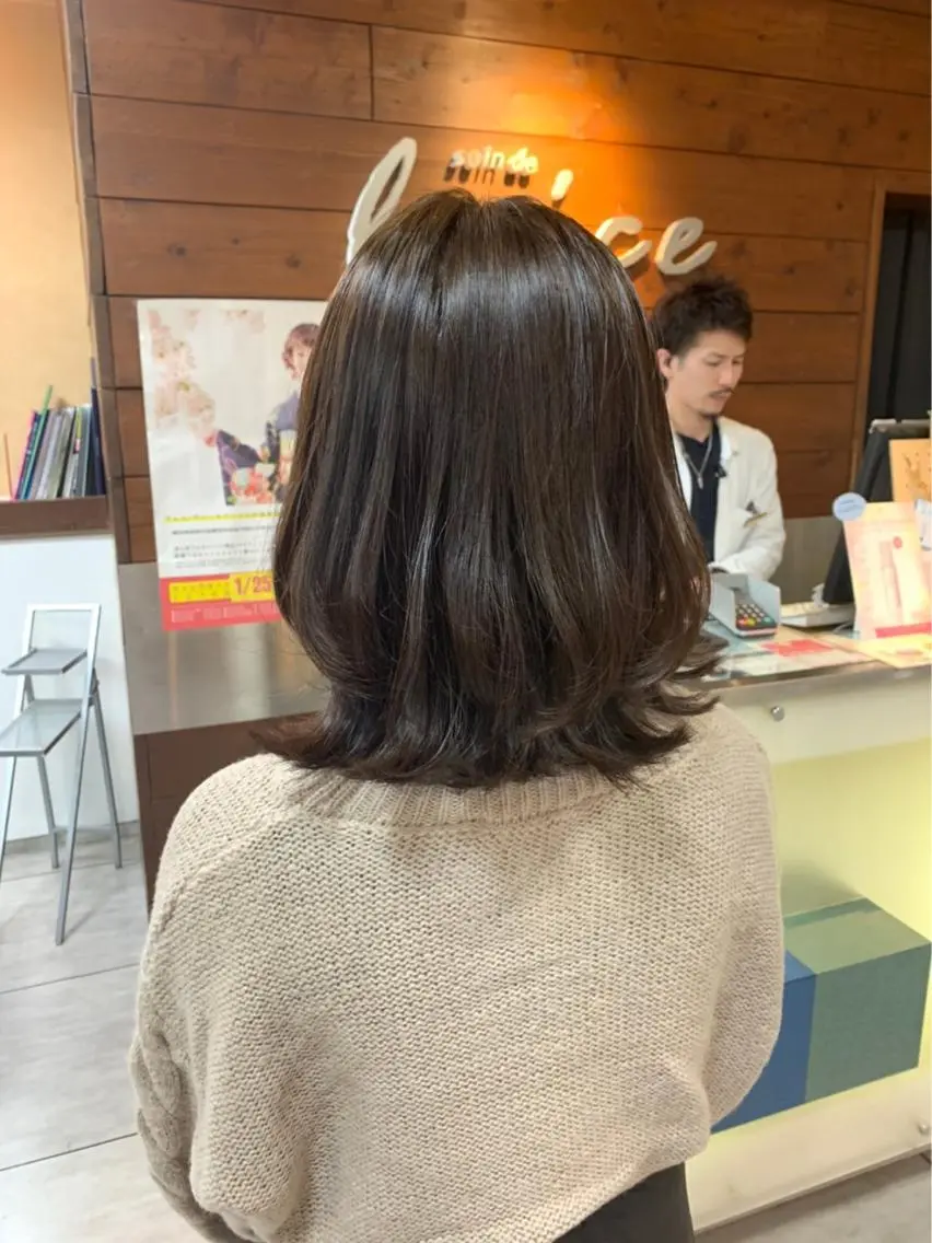 セミロング レイヤー/艶髪カラー 森本くるみのヘアスタイル