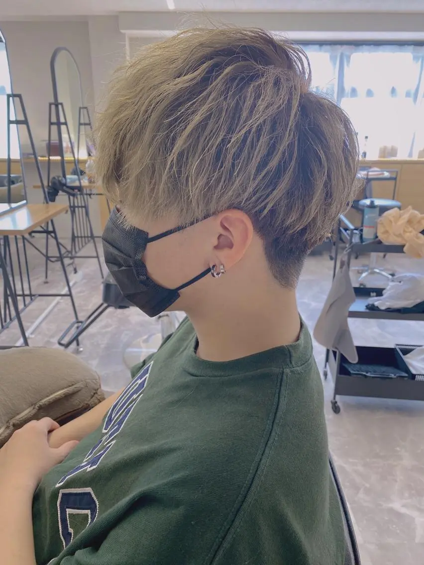カラー メンズ メンズハイトーン マッシュ ハイトーンカラー ヘアカラー トリートメント 山﨑 大暉【ダブルカラー】のヘアスタイル