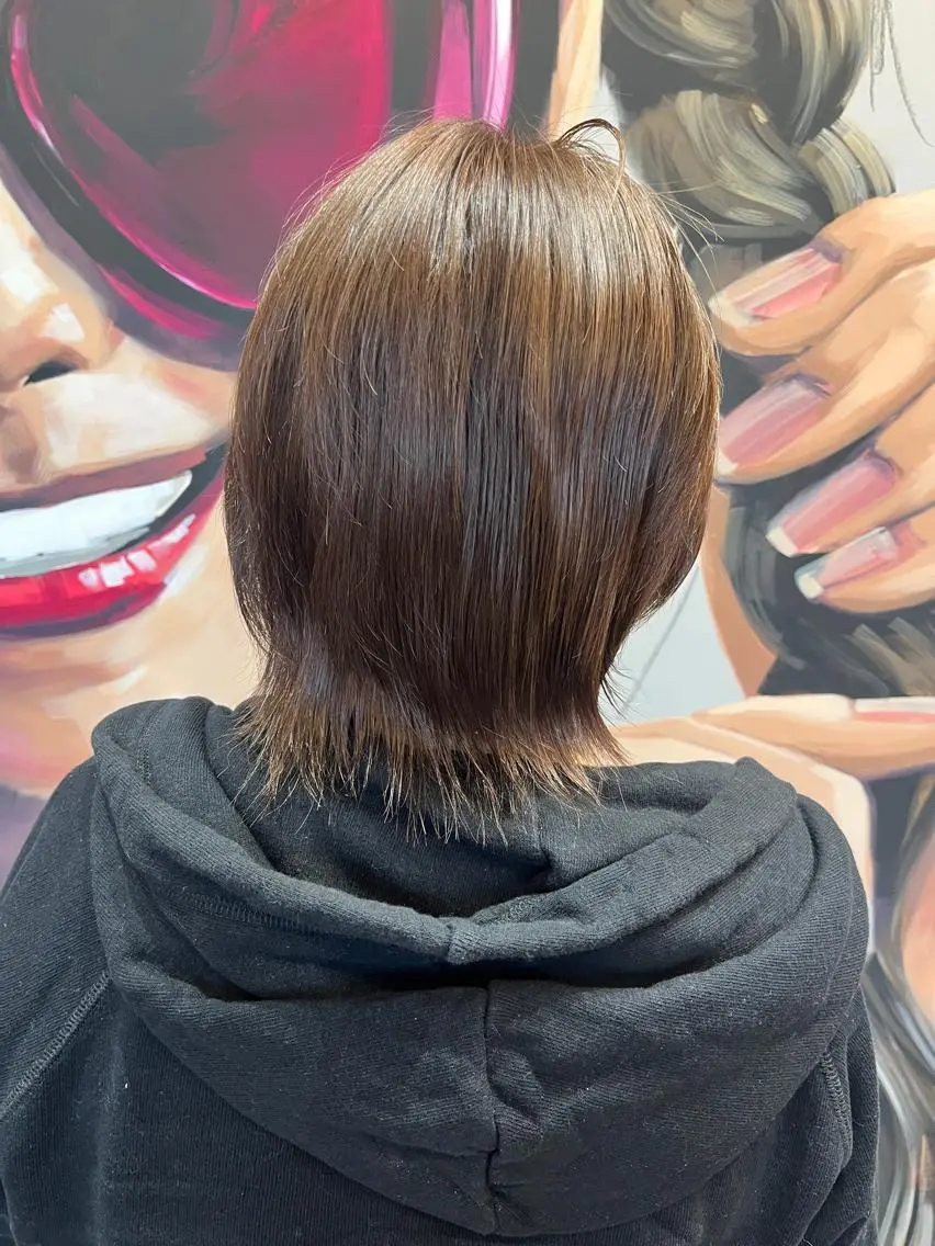ミディアム カラー パーマ ヘアアレンジ メンズ キッズ ネイル マツエク・マツパ アイブロウ ミディアムパーマ メンズハイライト メンズパーマ ブラウンカラー ケアカラー 久木原 ゆりのヘアスタイル