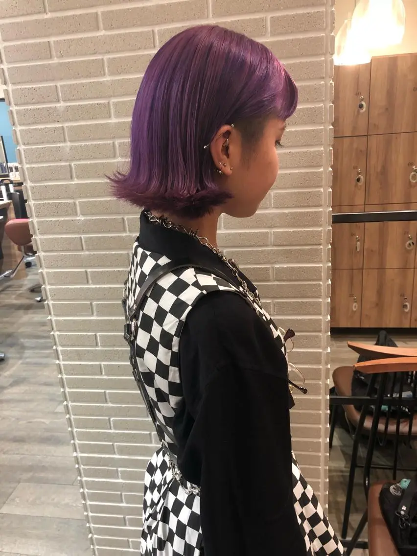 ミディアム カラー ウルフカット／吉村 桃子のヘアスタイル