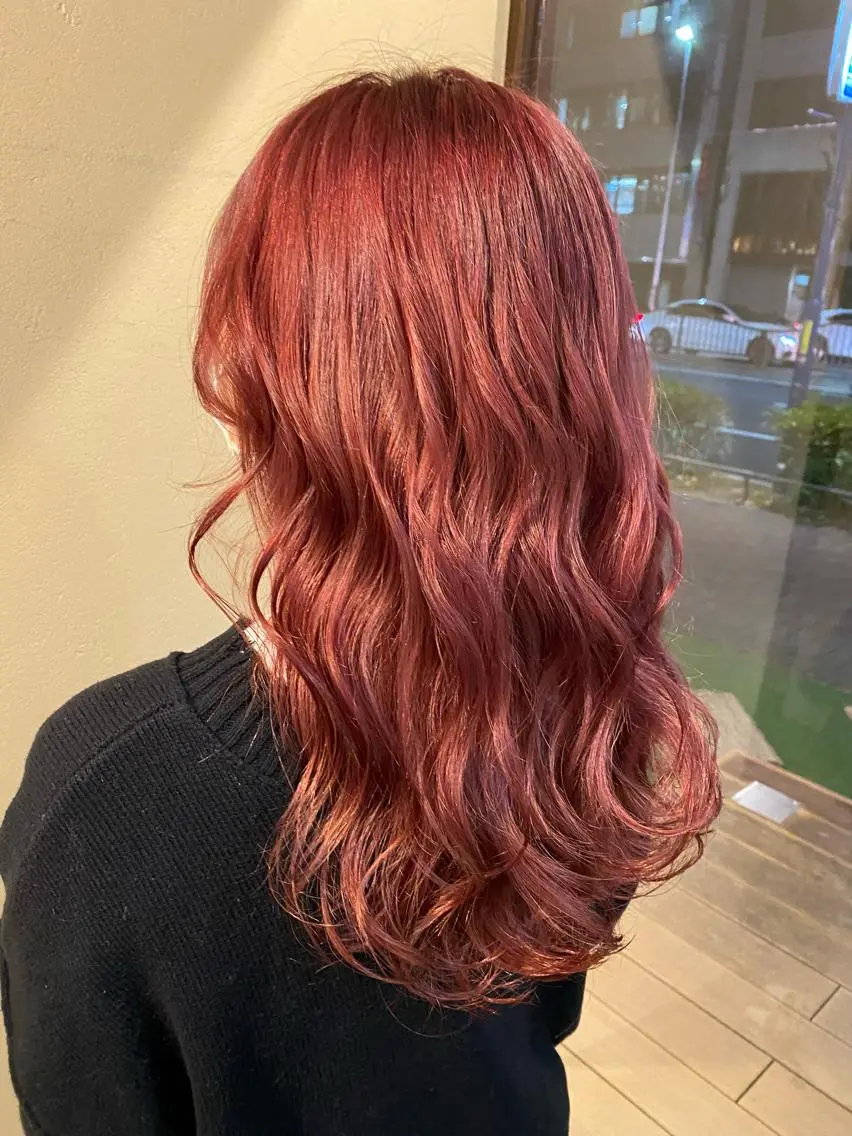 カラー ブリーチ ピンクカラー 大形 誉のヘアスタイル