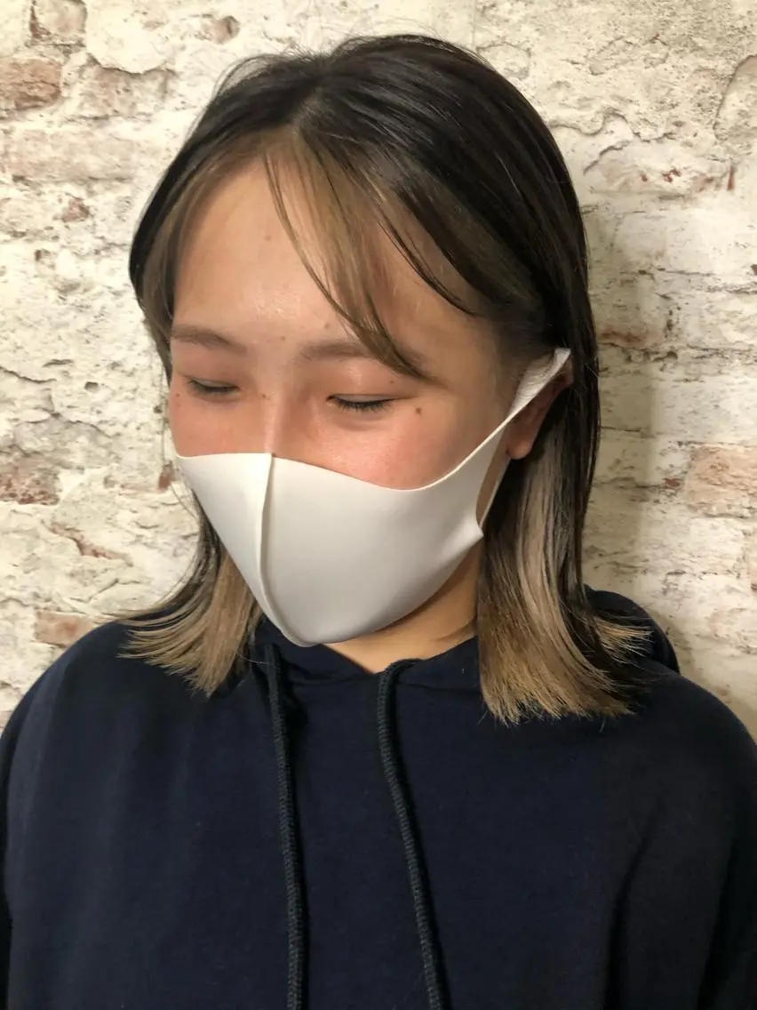 ミディアム 高梨 里穂のヘアスタイル