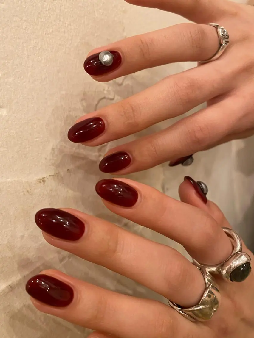 ネイル ボルドー シルバー ハンドネイル 梶山 美月のネイルデザイン