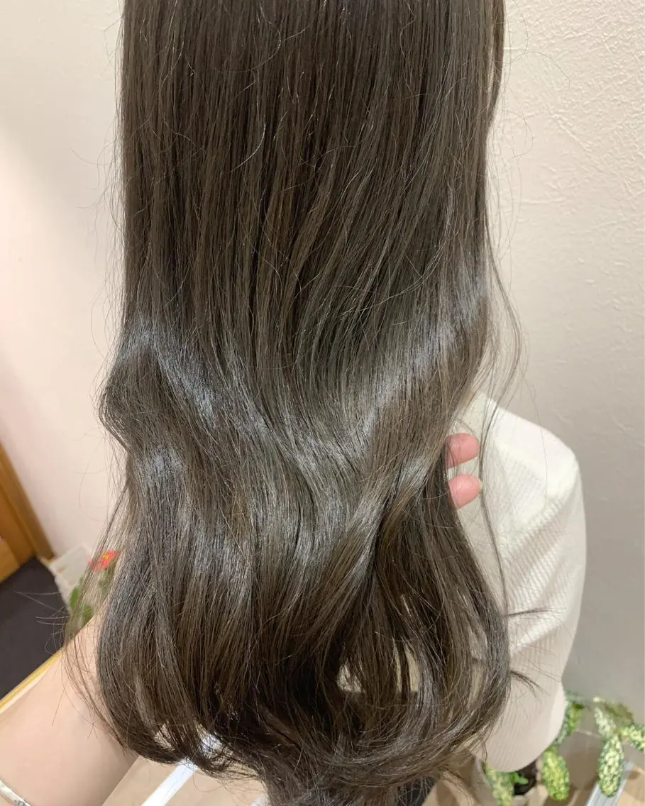 ロング カラー アッシュ アッシュグレー ブリーチ ブリーチなしカラー hubhair レイヤー/透明感のヘアスタイル