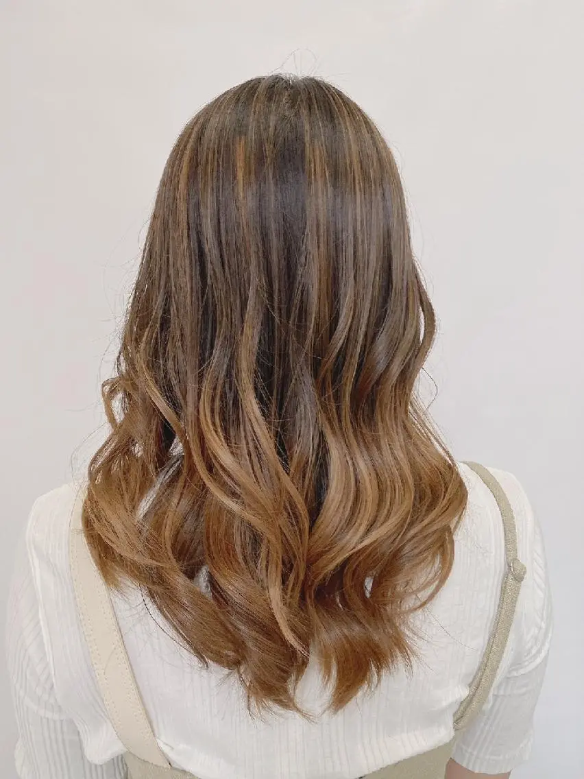 セミロング カラー siesta by amble luxeのヘアスタイル