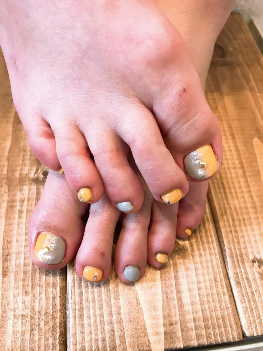 ネイル ラメ(グリッター) 春ネイル 黄色 pipi ..のネイルデザイン