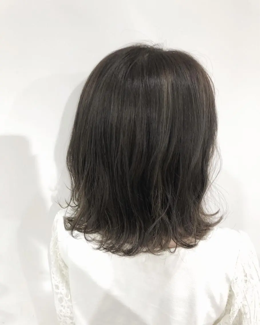 ショート カラー アッシュ ハイライトカラー オリーブアッシュ ハイライト ヘアカラー トリートメント 🍊新宿南口🍊 ERINAのヘアスタイル
