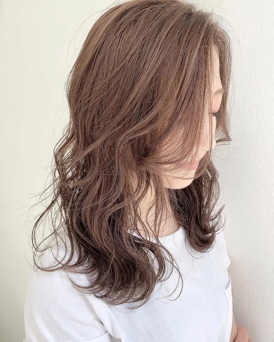 ロング カラー ヘアアレンジ ブリーチ ブラウンカラー モカブラウン ブリーチなしカラー カット ヘアカラー トリートメント メンズ似合わせ🪞 kotoriのヘアスタイル