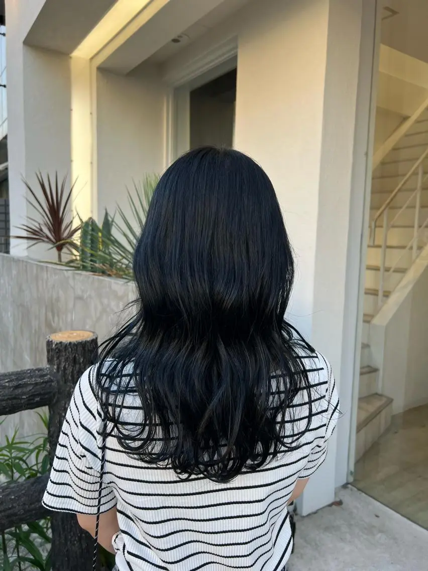 セミロング カラー 黒髪 ブルーカラー ブルーブラック 山下泰誠 TIDEHAIR🌱のヘアスタイル