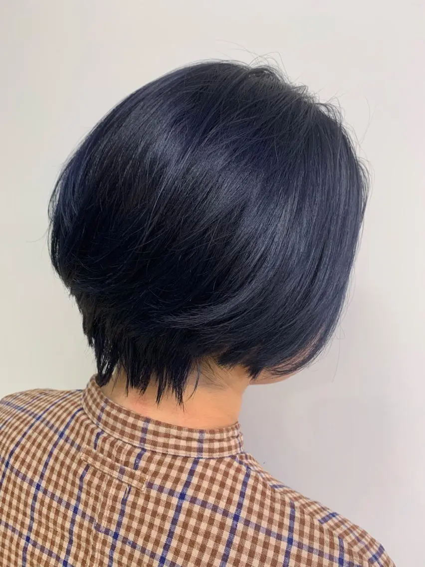 ショート カラー ブリーチ ブルーカラー ⛄️冬の透明感 カラー⛄️大西のヘアスタイル