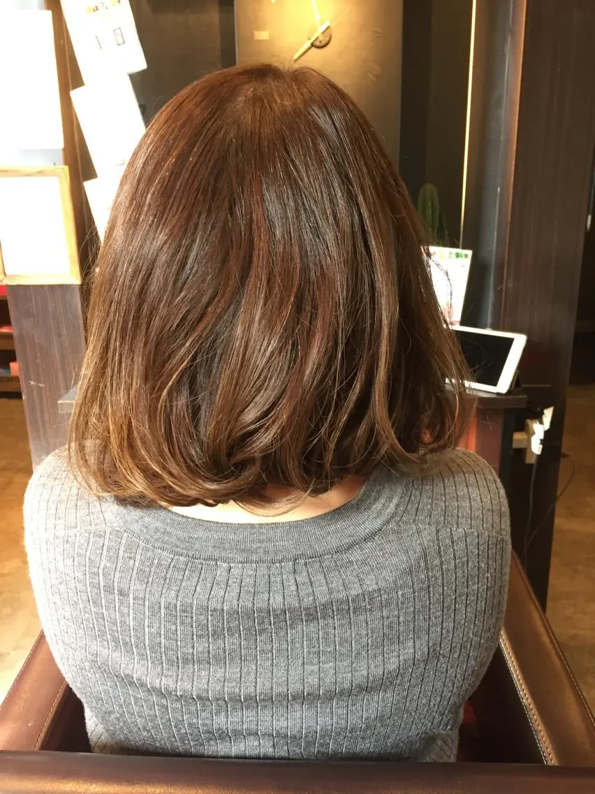 ミディアム 金澤 愛のヘアスタイル