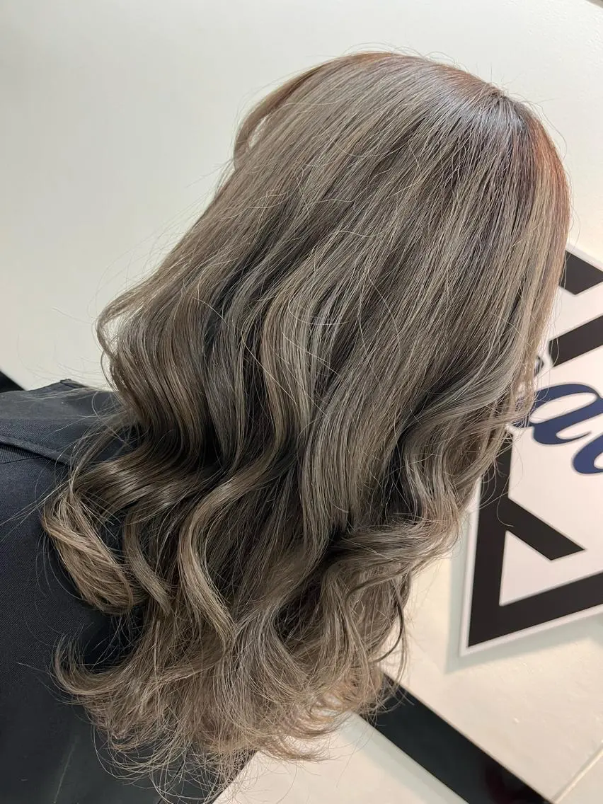 カラー アディクシーカラー Itsuki .のヘアスタイル