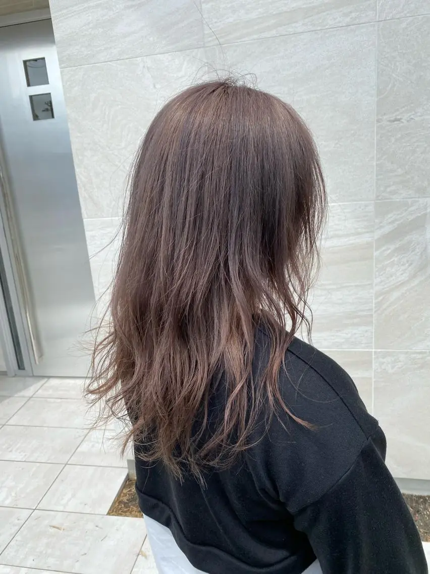 ロング カラー ブリーチ グレージュ インナーカラー 中川 茜里のヘアスタイル