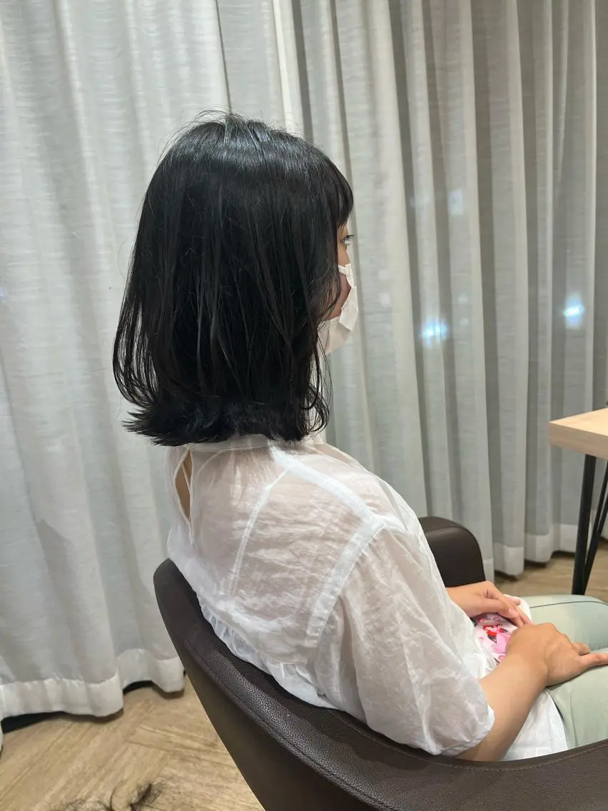 ミディアム レイヤーカット 伊藤 愛美のヘアスタイル