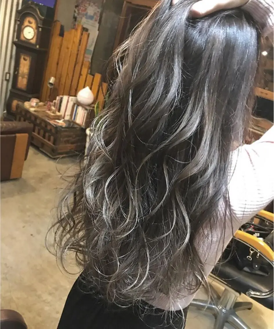 ロング カラー ハイライトカラー 外国人風カラー ハイライト 玉木 育実のヘアスタイル