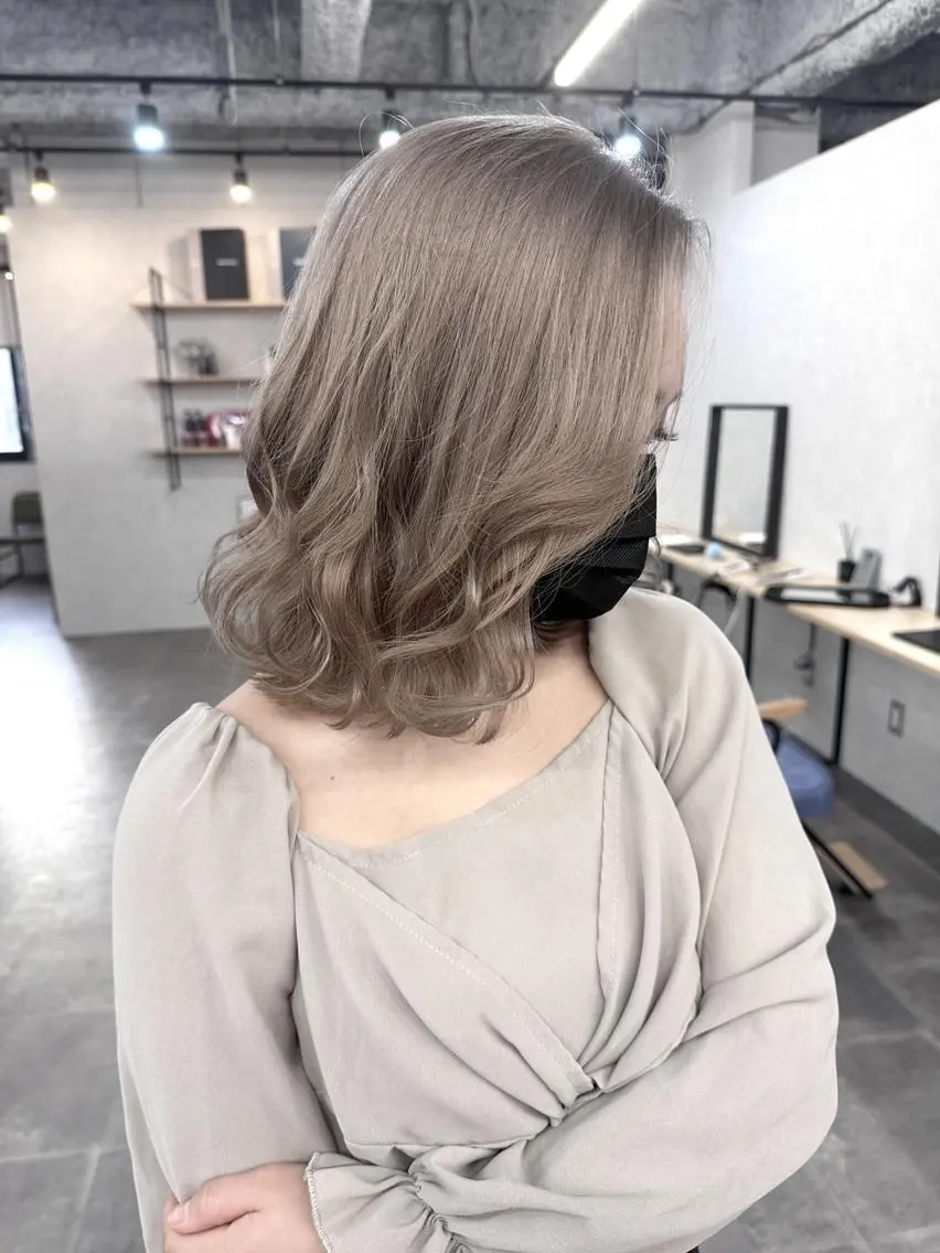 ミディアム カラー ヘアアレンジ ハイトーン カラーのヘアスタイル