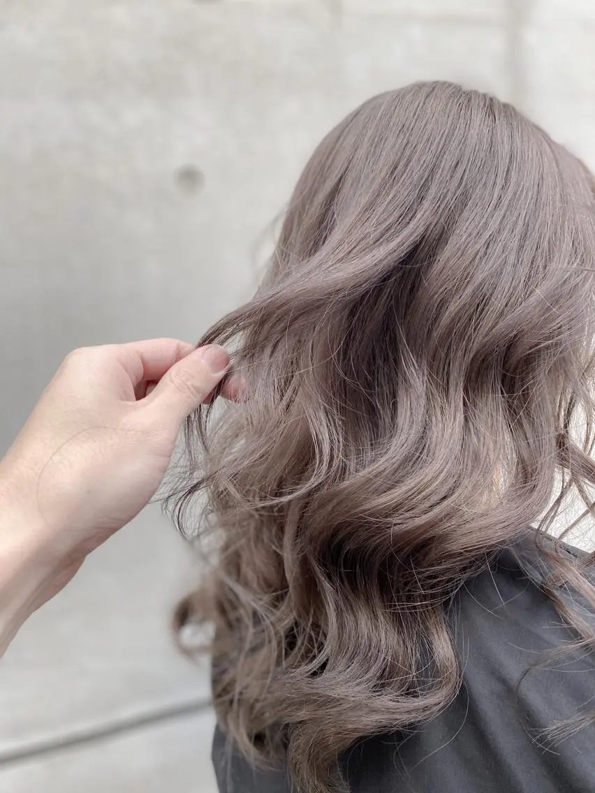 セミロング カラー ブリーチ ケアブリーチ グレージュ 【透明感、艶髪】西村 有司のヘアスタイル