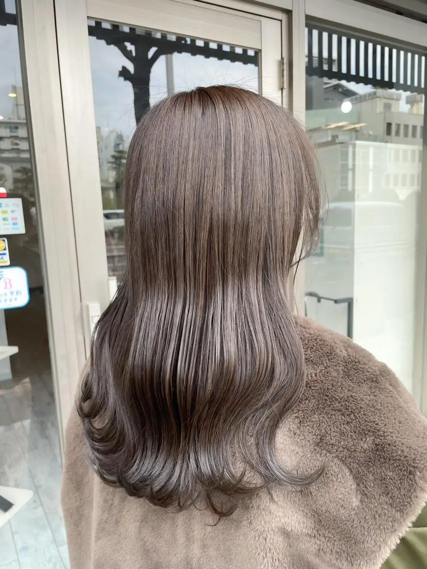 セミロング カラー ベージュカラー 透明感カラー グレージュ イワタ マハ/ minim hairのヘアスタイル