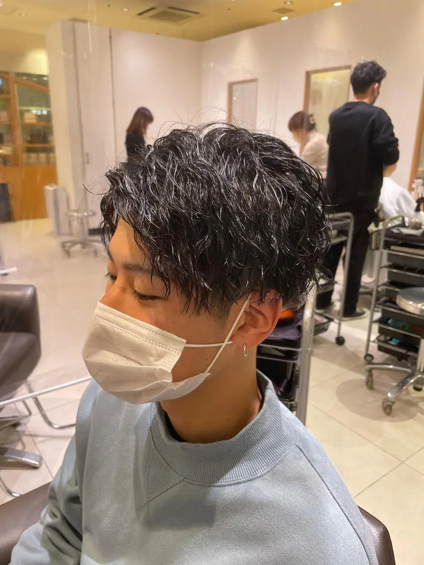 パーマ メンズ ARMONY秋山輝也 コテ巻き風パーマ特化のヘアスタイル