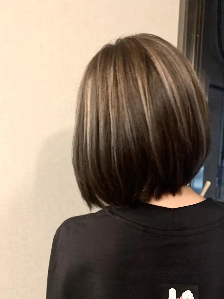 ショート アッシュ ハイライト レイヤーカット Selene hair OSAKAのヘアスタイル